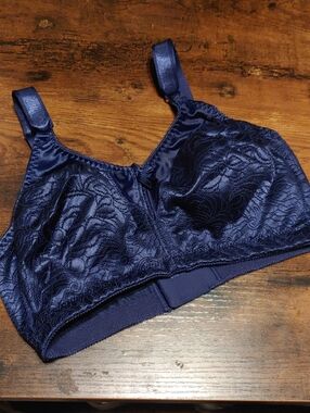 NWOT bali 34DD Navy Blue Stunning Unpadded Wirefree Bra
